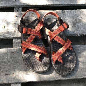 Size 7 women’s Chacos!